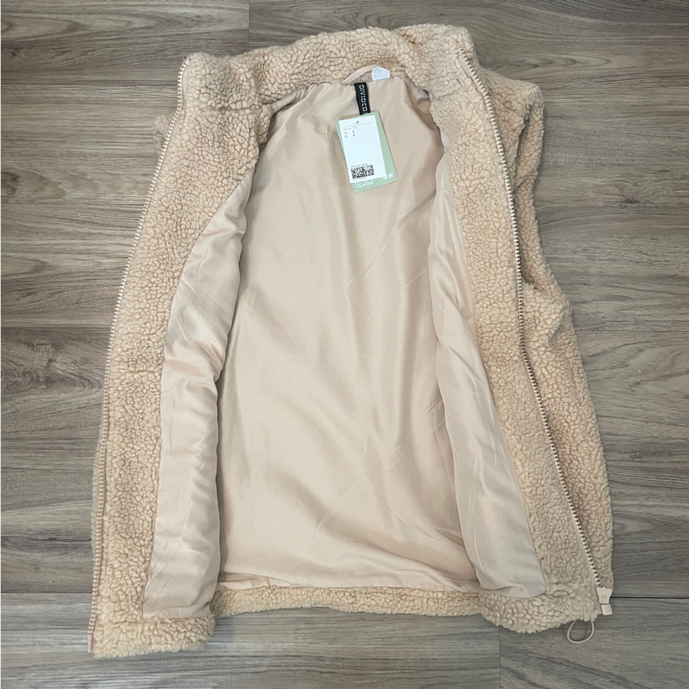 H&M Divided Fleece Vest Size Small NWT - Picture 4 of 8